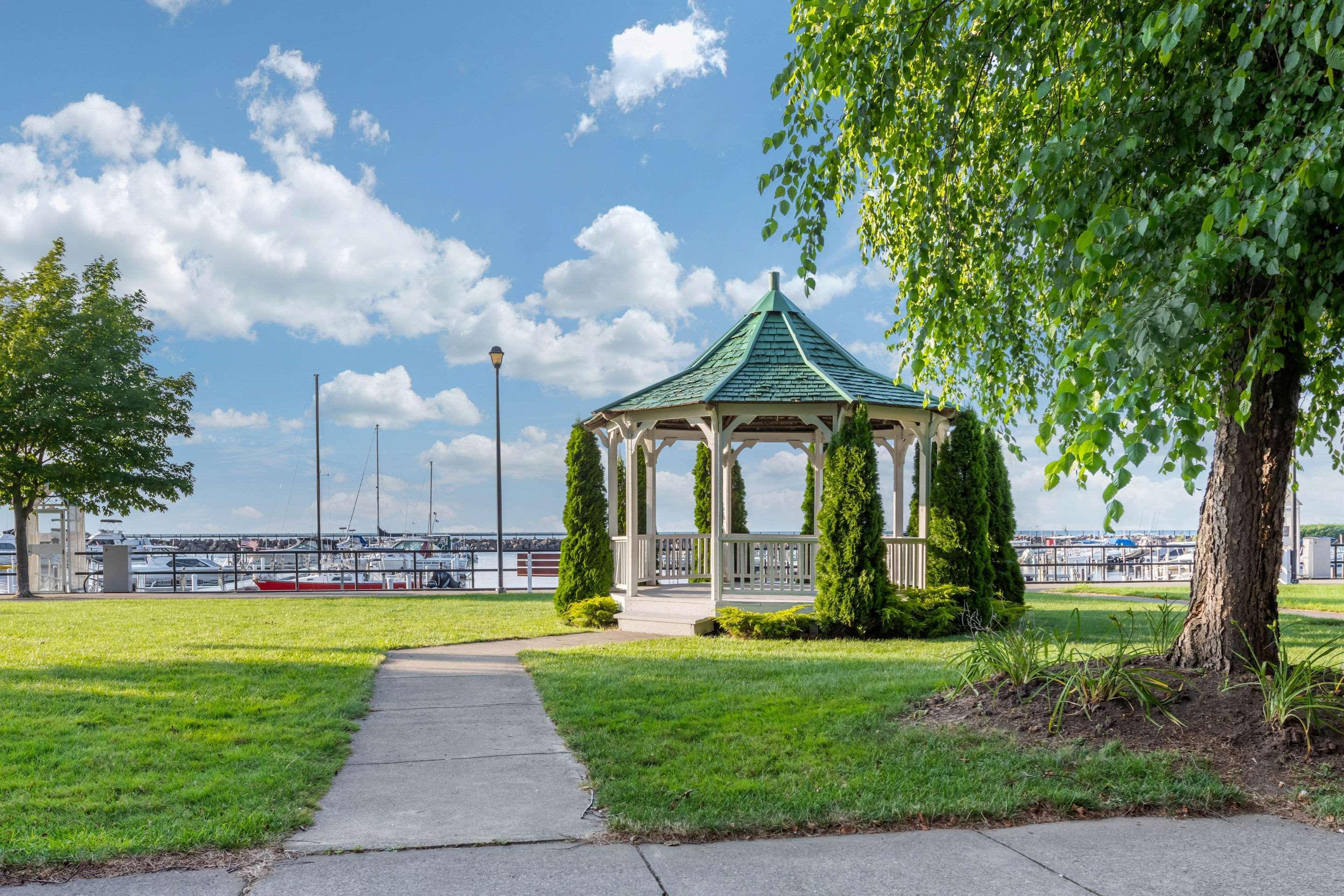 Clarion Hotel Conference Center On Lake Erie Dunkirk Exterior foto